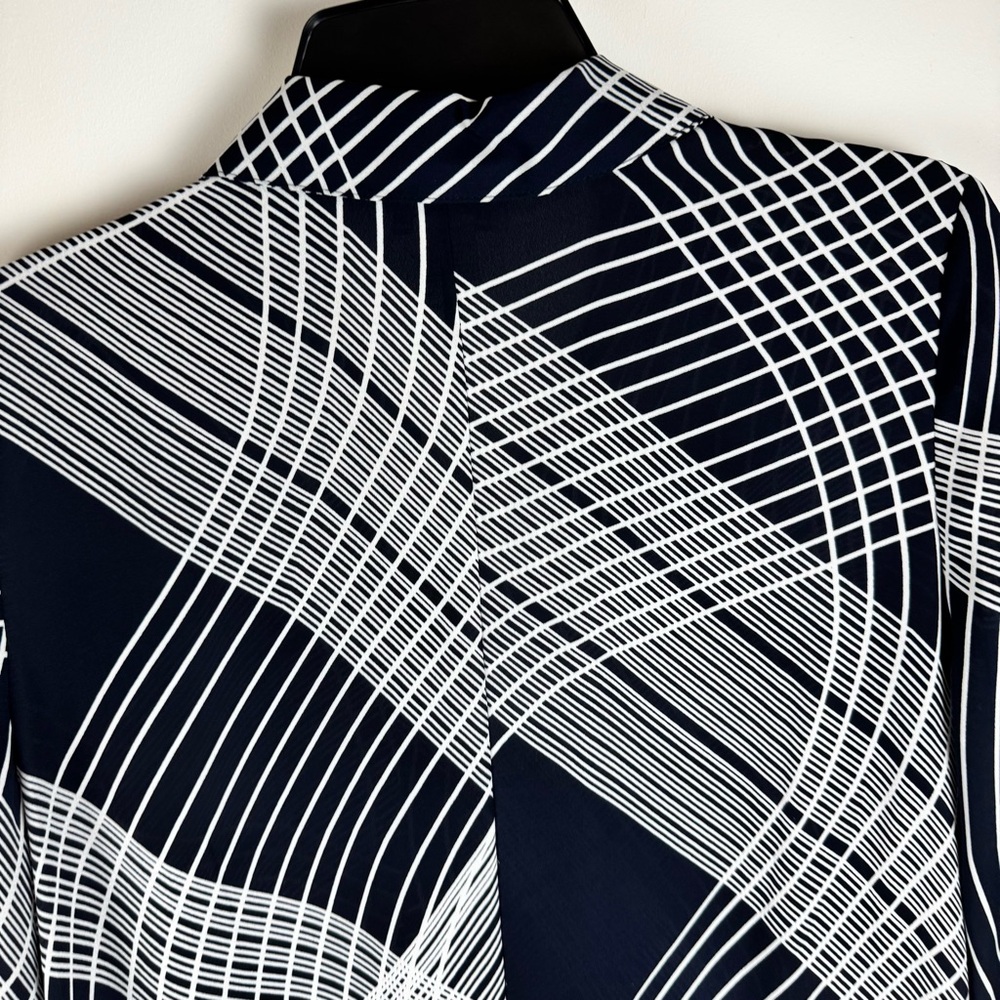 Carmen Marc Valvo Navy and White Button Down Abstract Blouse Uneven Hem ~ Small - Picture 7 of 11
